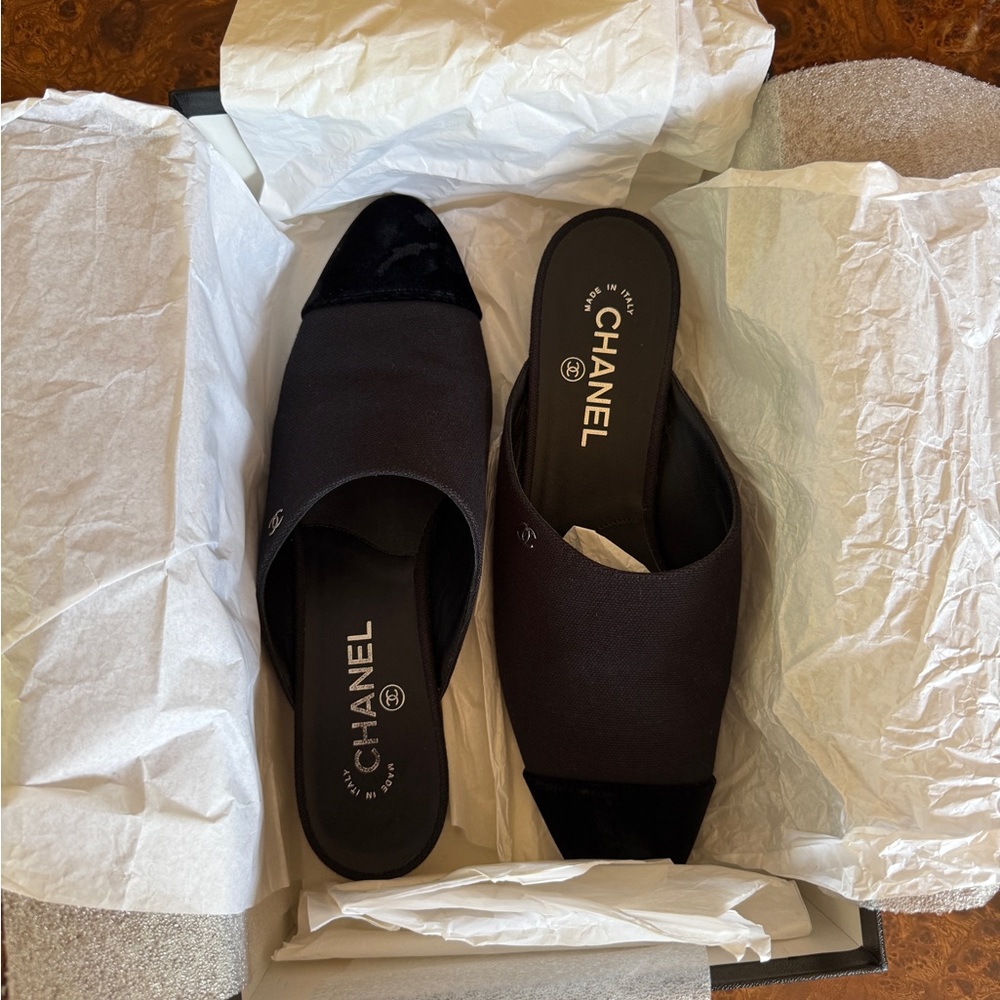 CHANEL Black Mules with Logo Cap Toe - Picture 12 of 13